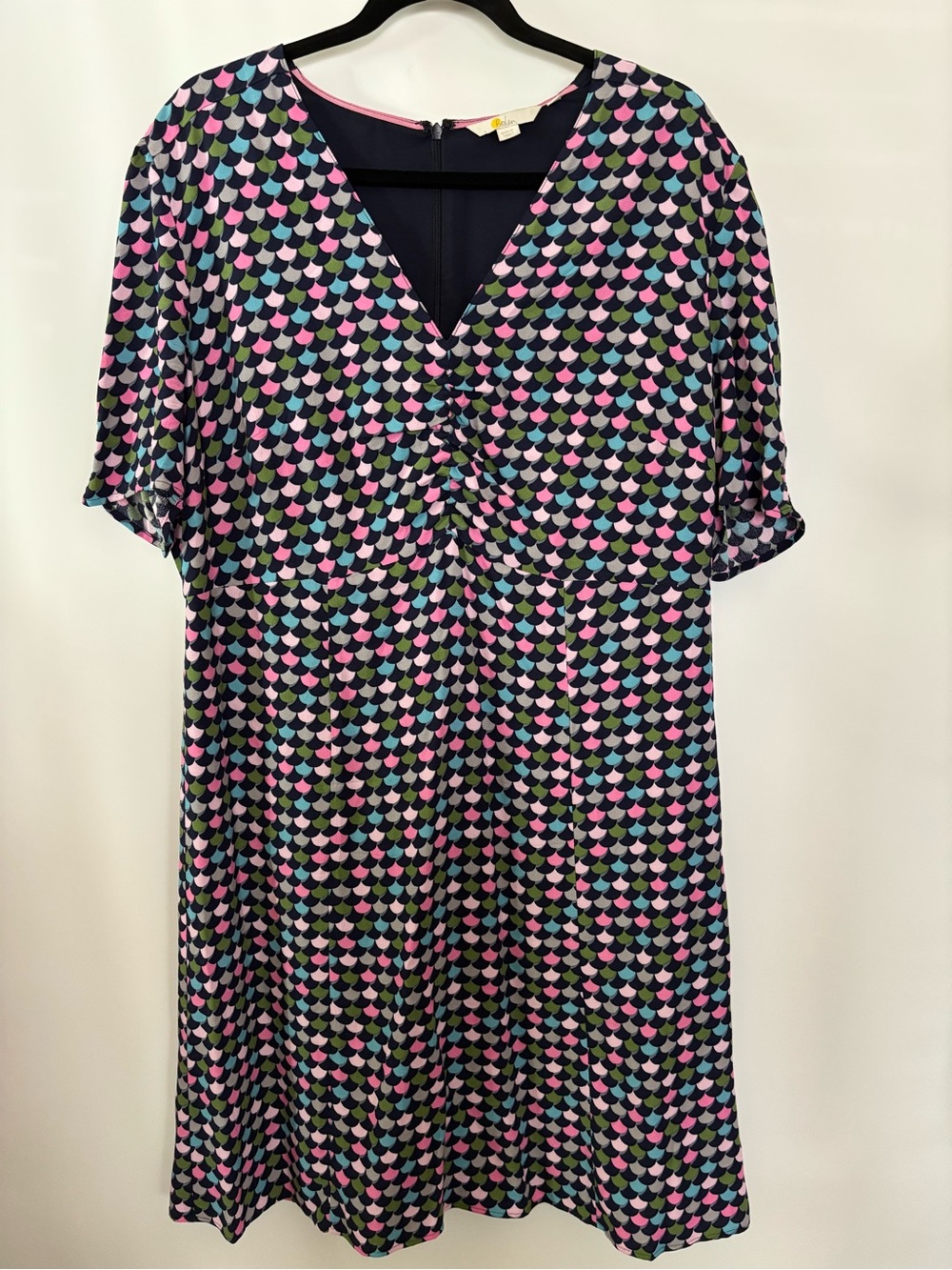Boden Jemima Ruched V-Neck Navy Scallop Print Dress
